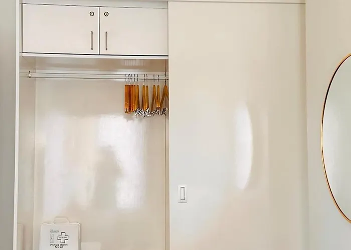 Living 1br Corner With Balcony *